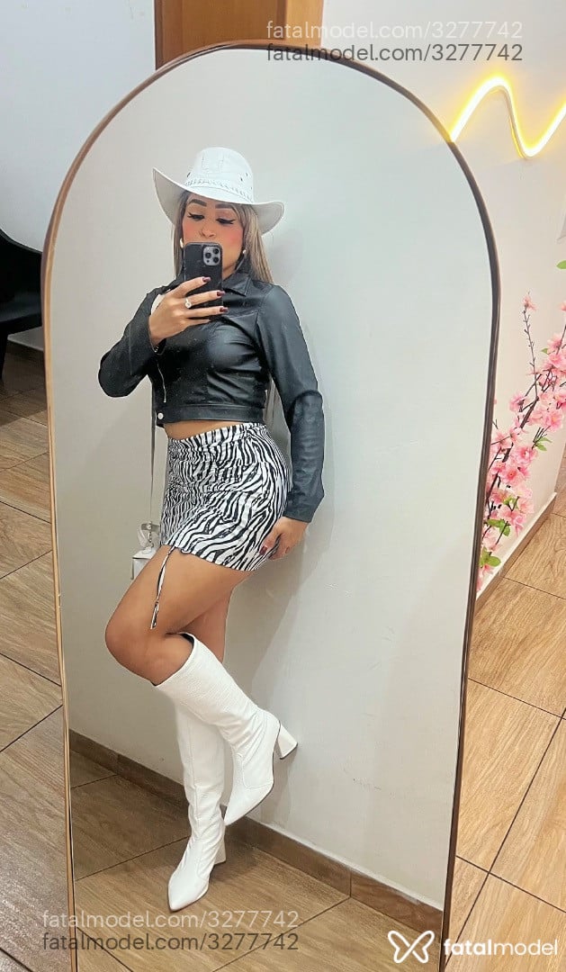Acompanhante mulher loira (o) de olhos castanhos - Lara Fonseca