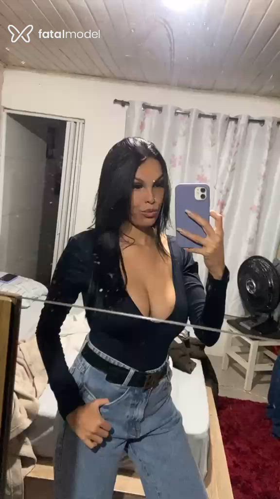 Acompanhante mulher morena (o) de olhos pretos - Ayla