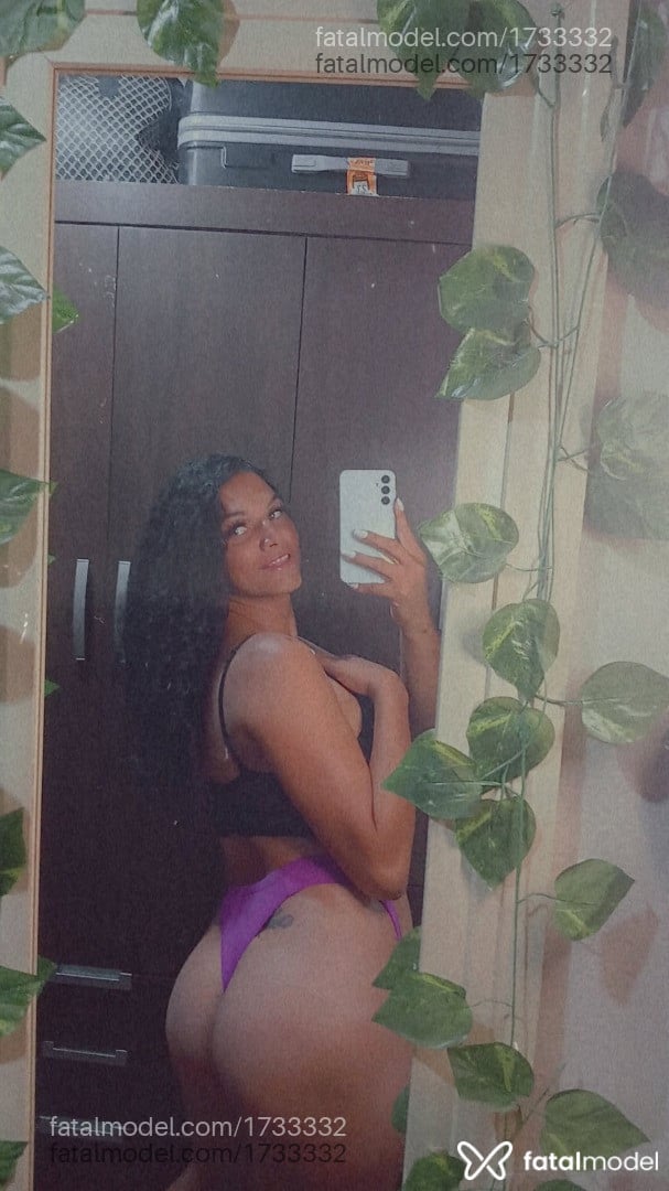 Acompanhante mulher trans morena (o) de olhos mel - MORENA