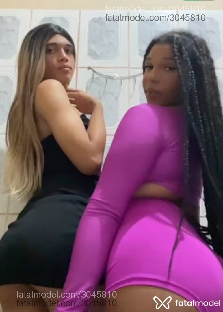 Acompanhante mulher trans loira (o) de olhos castanhos - Letícia