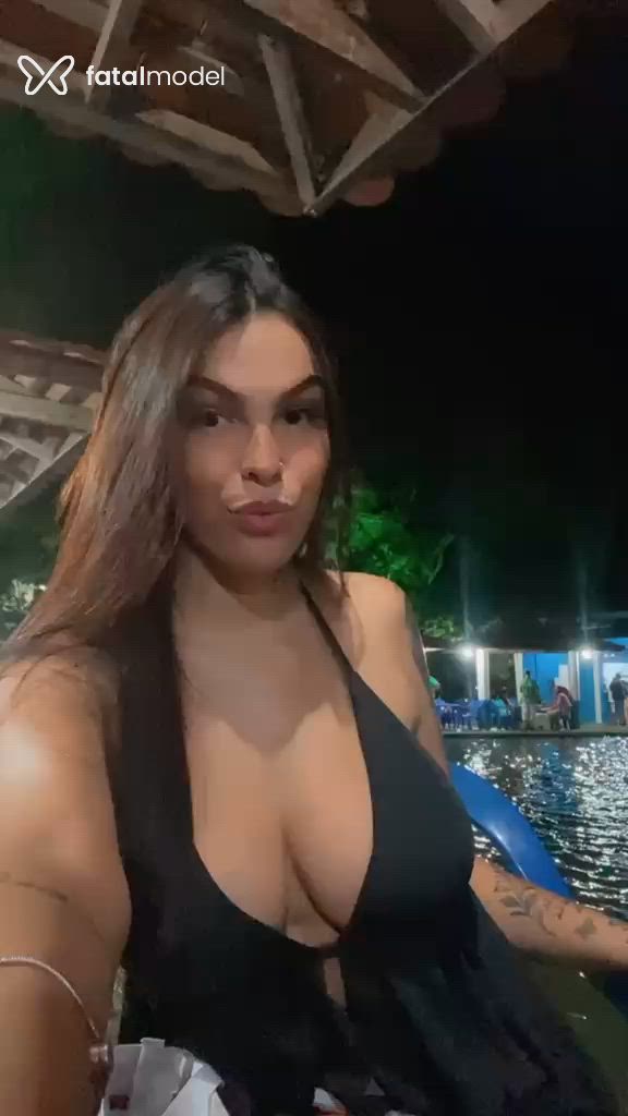 Acompanhante mulher morena (o) de olhos pretos - Ayla