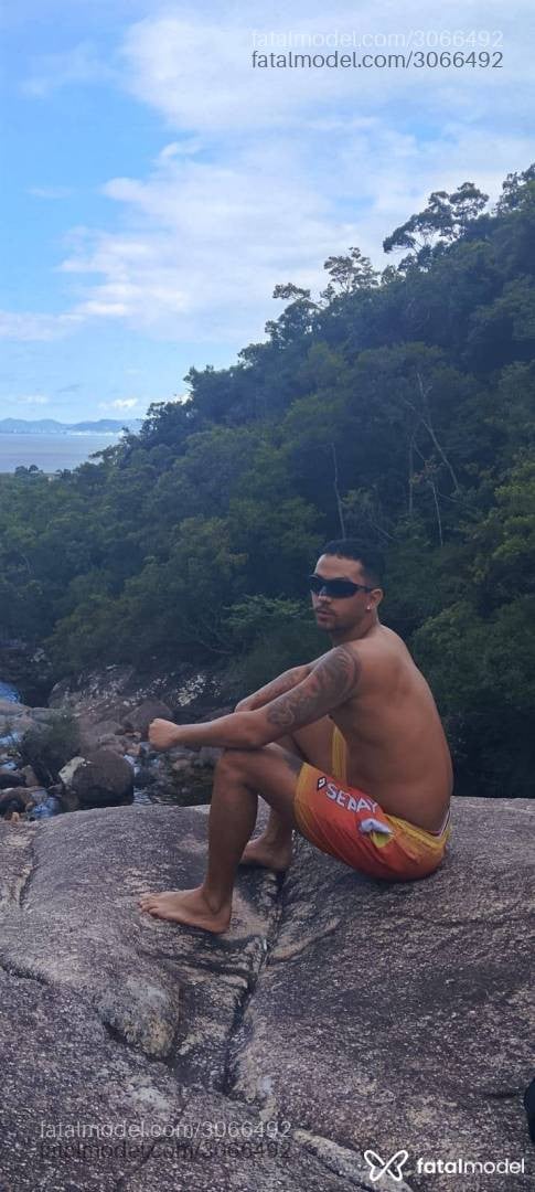 Acompanhante homem morena (o) de olhos pretos em São José - Júnior