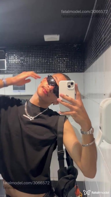 Acompanhante homem com cabelo castanho de olhos pretos em Contagem - Lukke Santos