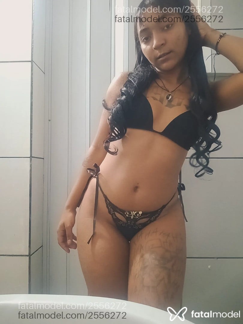 Acompanhante mulher morena (o) de olhos pretos - Julia
