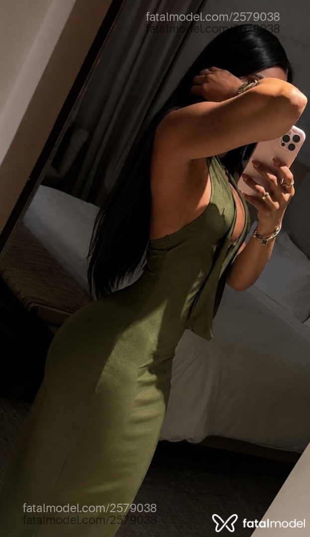 Acompanhante mulher morena (o) de olhos pretos - Loh Acompanhante mulher morena (o) de olhos pretos - Loh