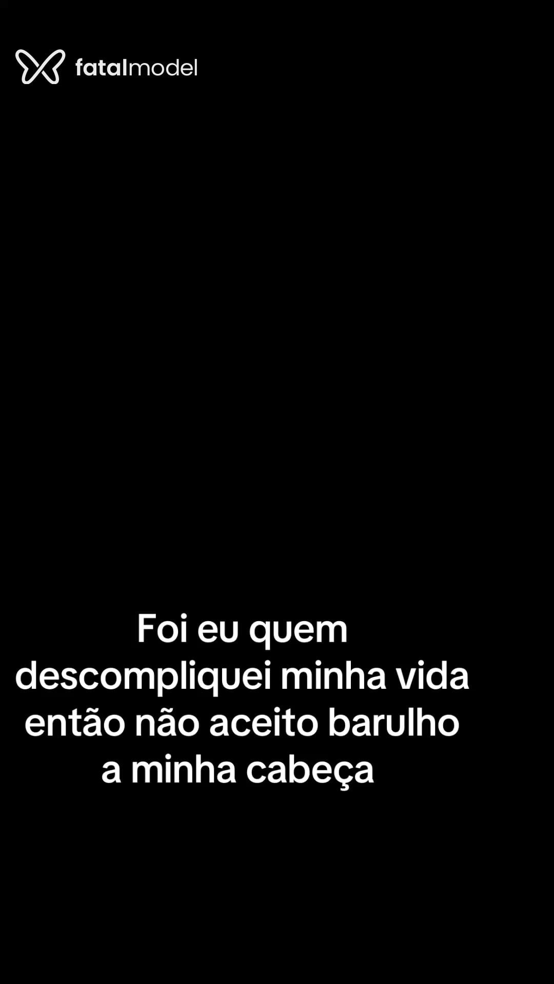 Acompanhante mulher loira (o) de olhos pretos - Bel Santos