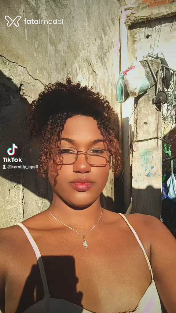 Acompanhante mulher trans com cabelo castanho de olhos castanhos - Kemilly Medeiros