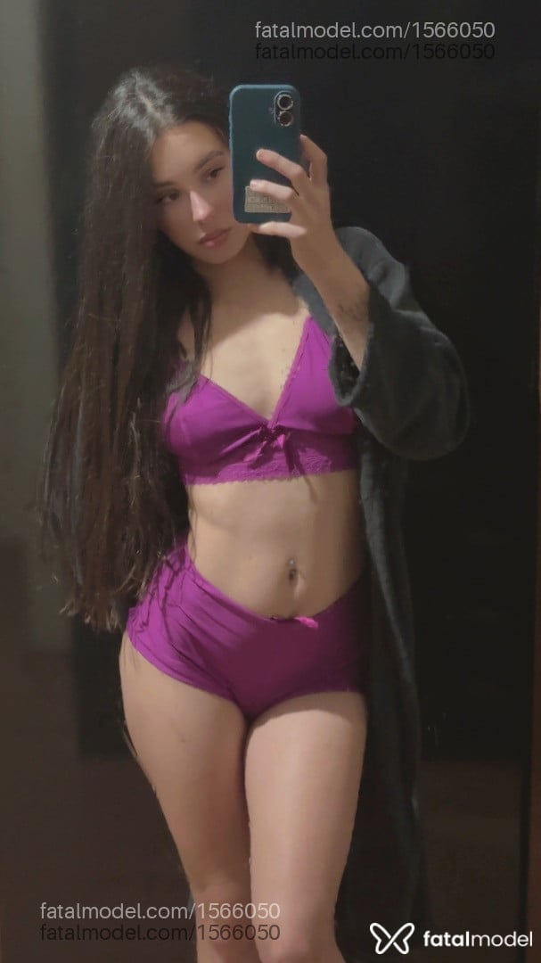 Acompanhante mulher com cabelo castanho de olhos castanhos - Larissa