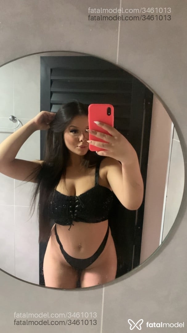 Acompanhante mulher morena (o) de olhos castanhos - Mia Cambucci