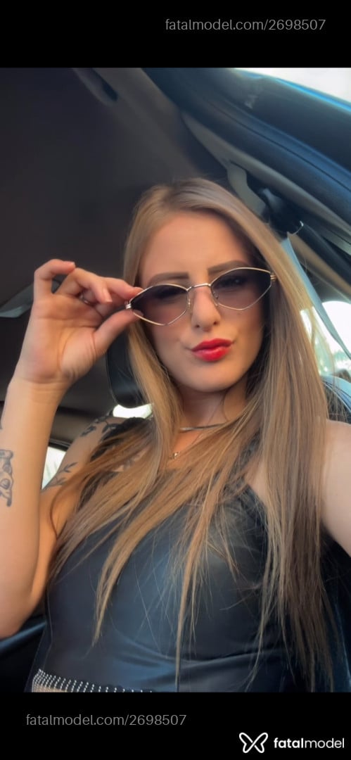 Acompanhante mulher loira (o) de olhos verdes - Malukinha