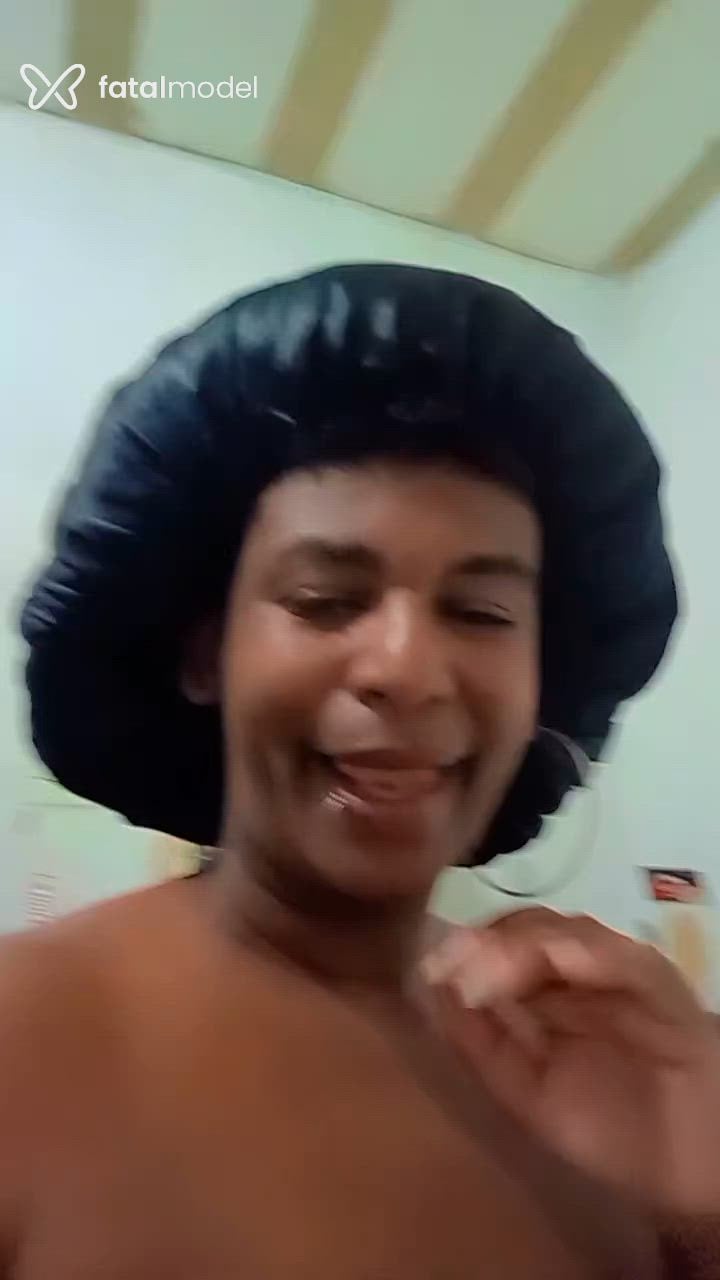 Acompanhante mulher com cabelo castanho de olhos castanhos - Jaquelineborboleta
