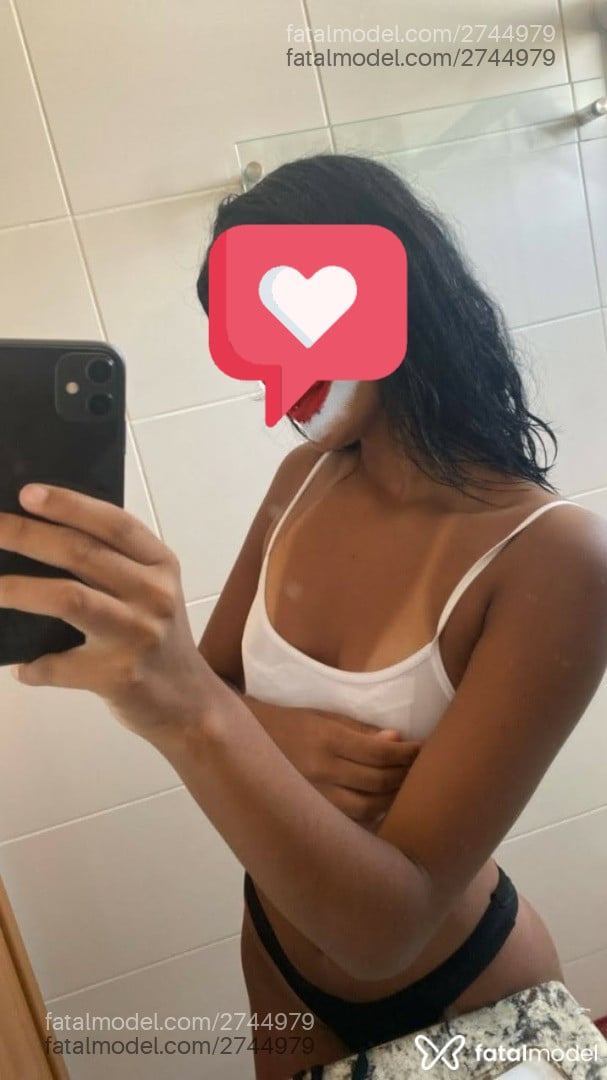 Acompanhante mulher morena (o) de olhos castanhos - Raquel Acompanhante mulher morena (o) de olhos castanhos - Raquel