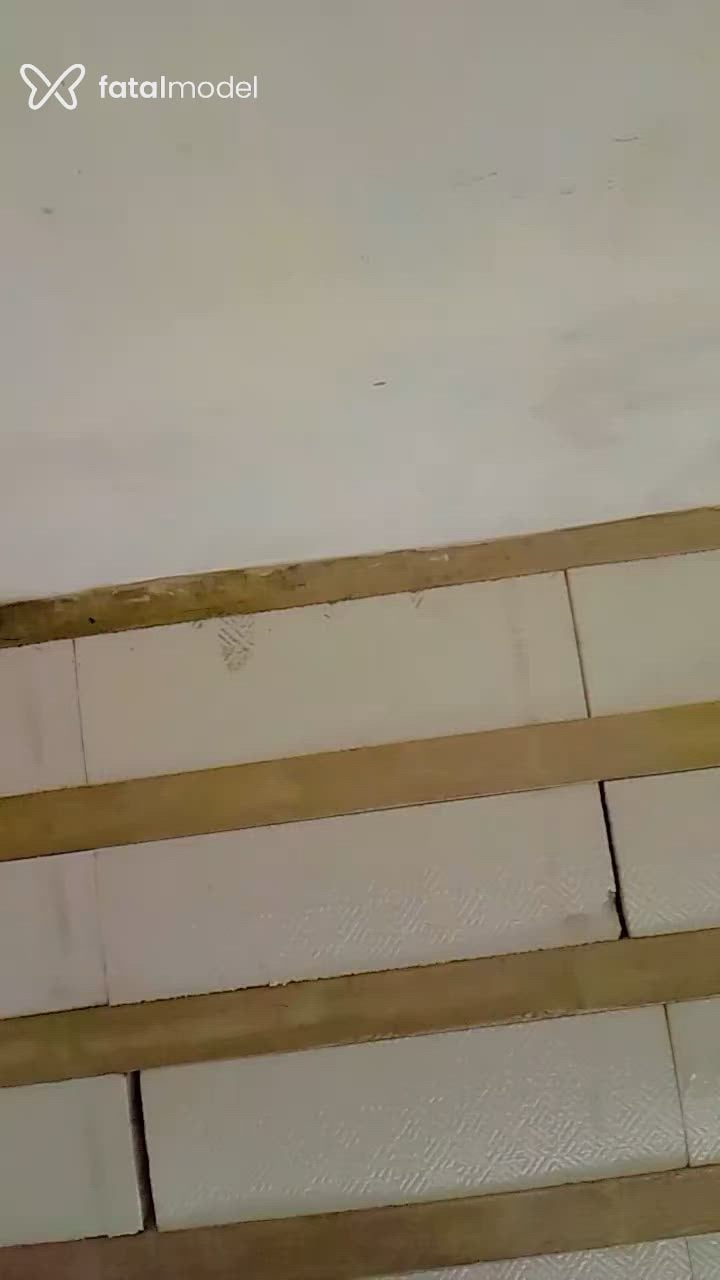 Acompanhante mulher com cabelo castanho de olhos castanhos - Jaquelineborboleta