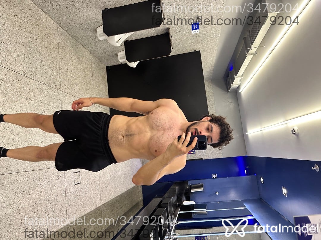Acompanhante homem morena (o) de olhos pretos - Augusto