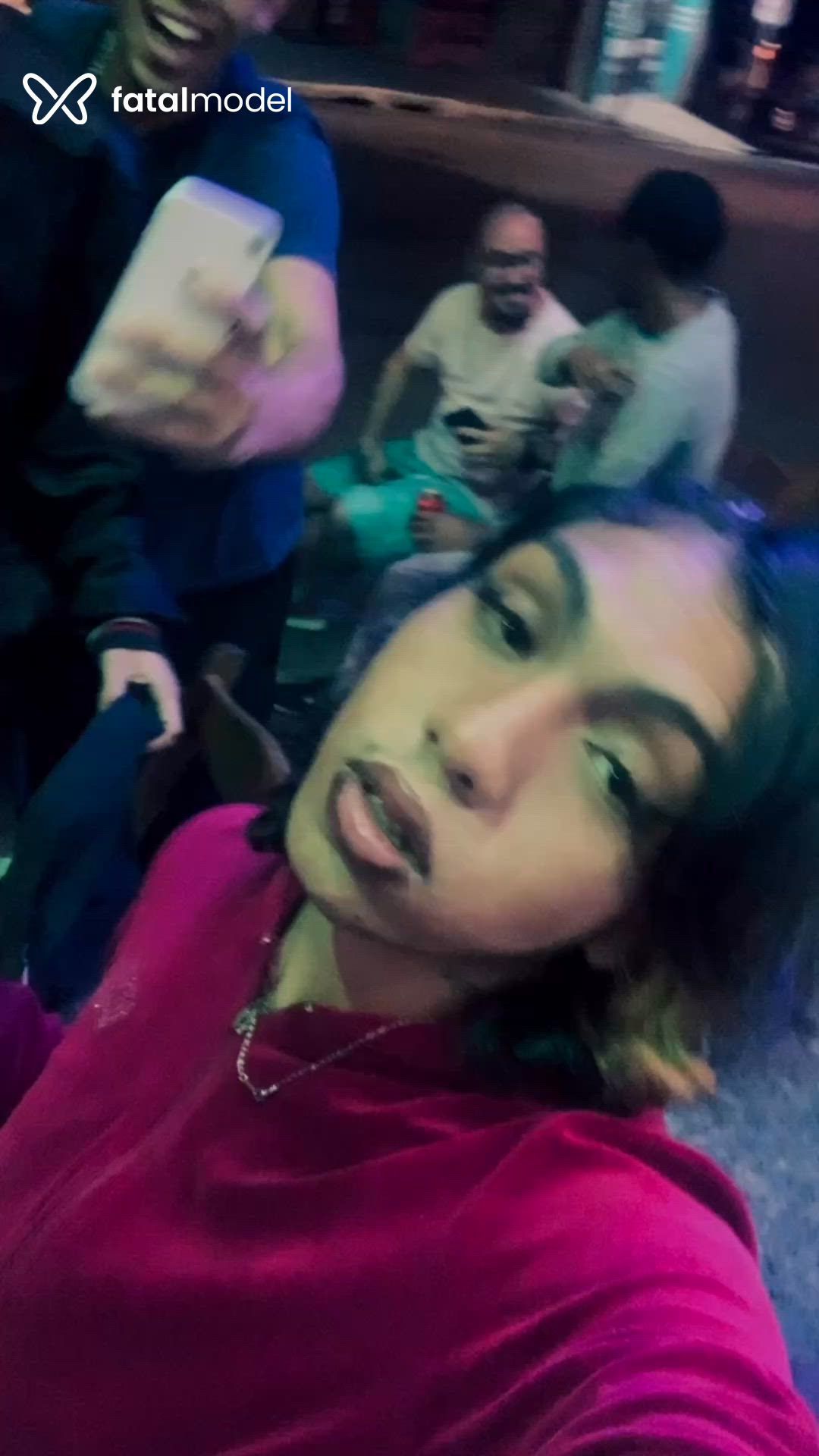 Acompanhante mulher trans morena (o) de olhos castanhos - Borges