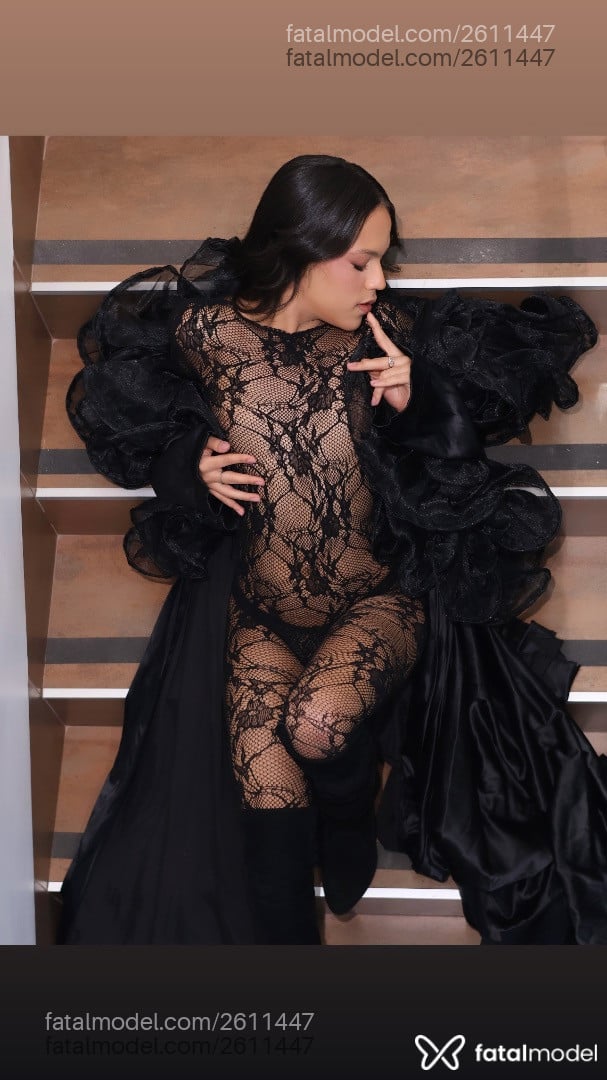 Acompanhante mulher trans com cabelo castanho de olhos pretos - Rayane