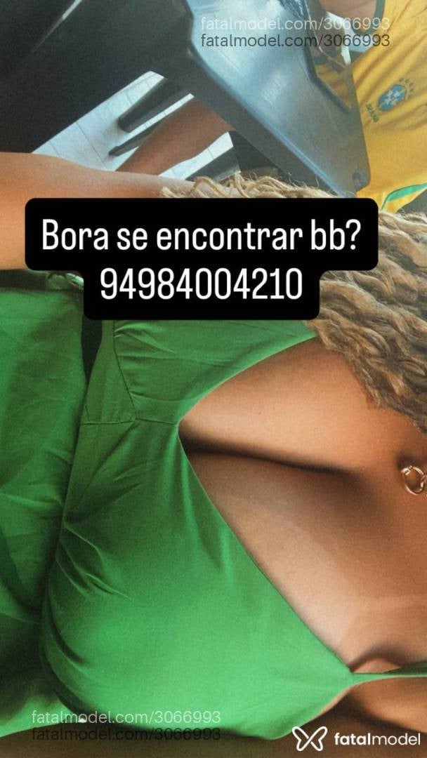 Acompanhante mulher com cabelo castanho de olhos castanhos - Micaela Mello Acompanhante mulher com cabelo castanho de olhos castanhos - Micaela Mello