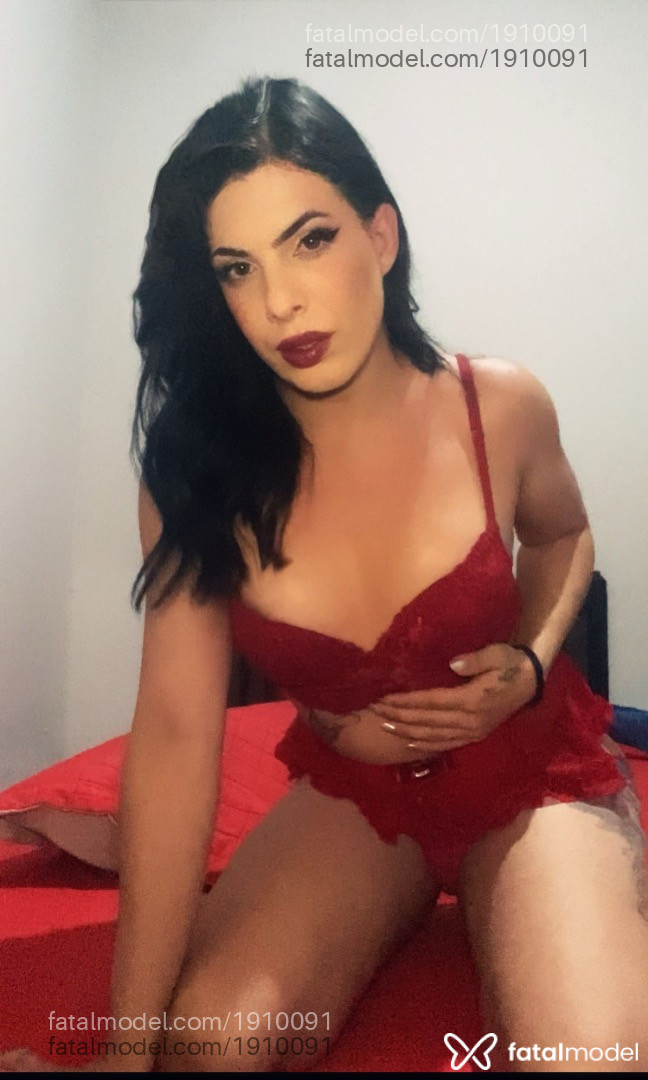 Acompanhante mulher trans morena (o) de olhos verdes - Branca