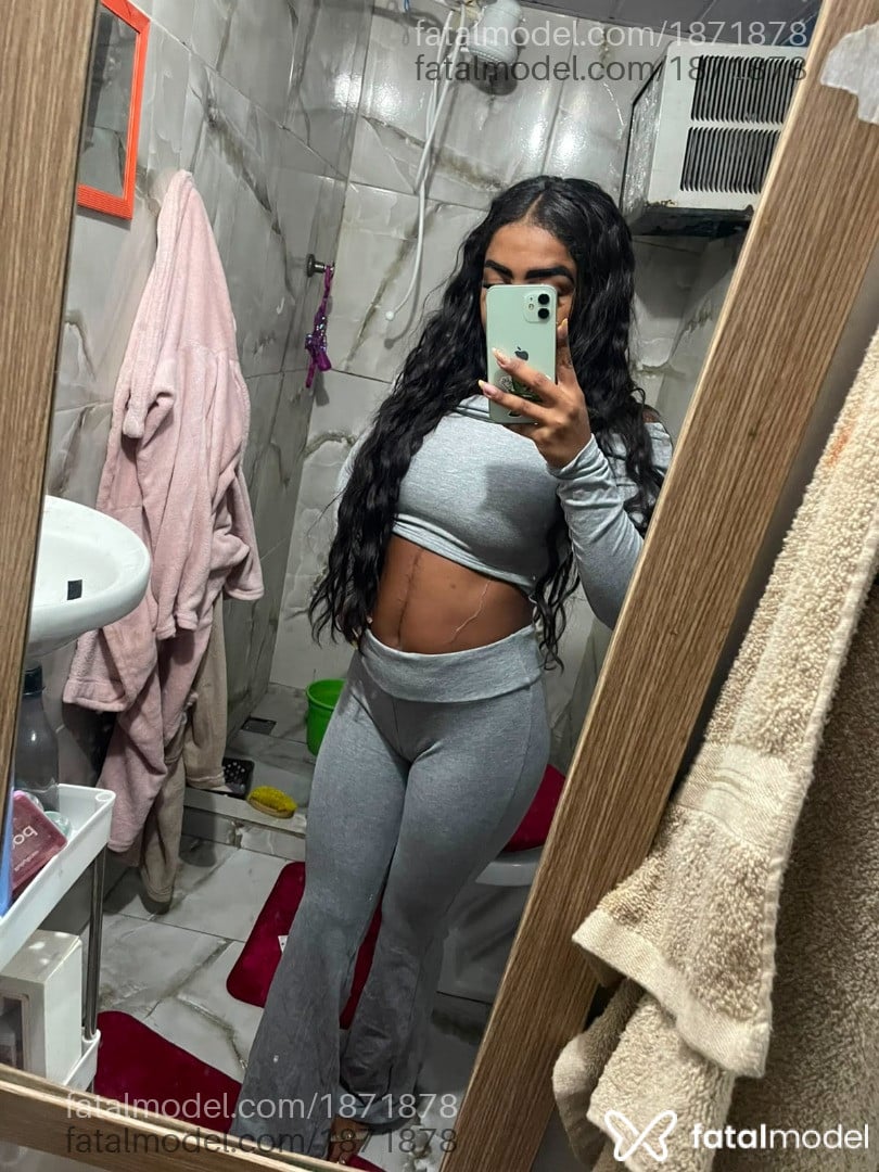 Acompanhante mulher morena (o) de olhos pretos - Sophia