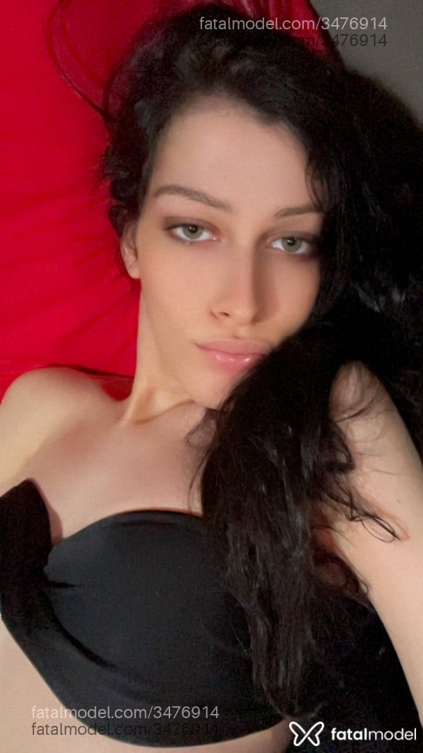 Acompanhante mulher trans morena (o) de olhos verdes - Venetia