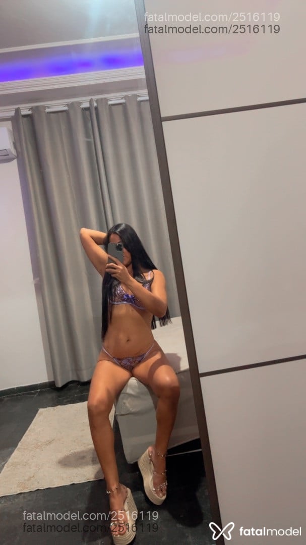Acompanhante mulher morena (o) de olhos castanhos - Beatriz