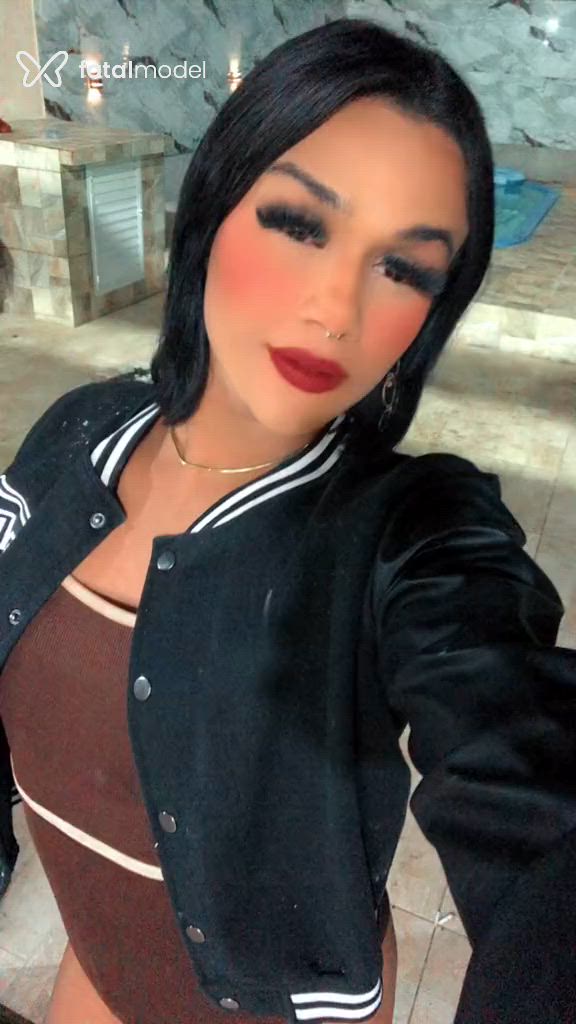 Acompanhante mulher trans morena (o) de olhos mel - Anne Martinelli