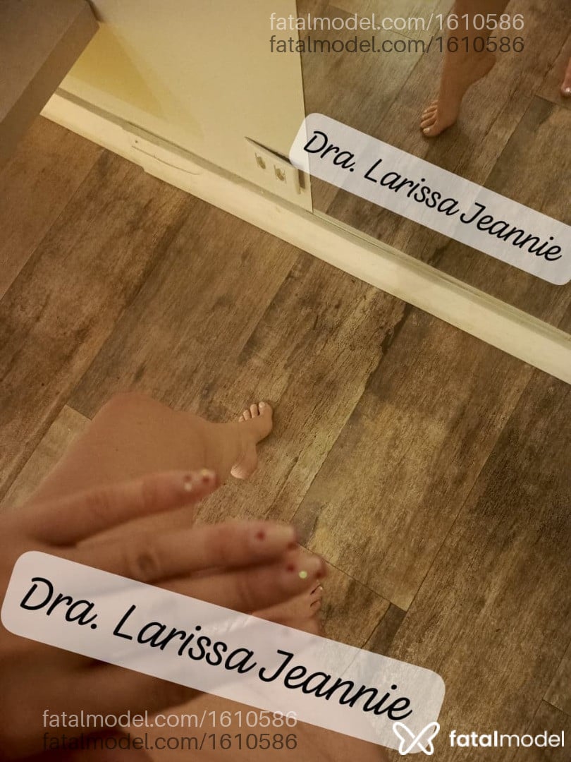 Acompanhante mulher ruiva (o) de olhos castanhos - DraLarissa Jeannie