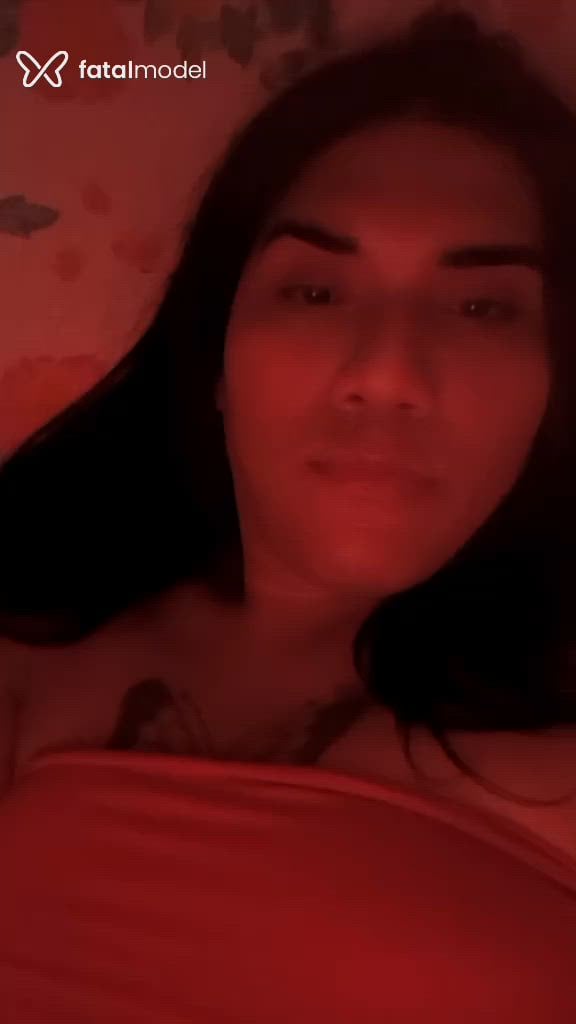 Acompanhante mulher trans morena (o) de olhos pretos - Naty