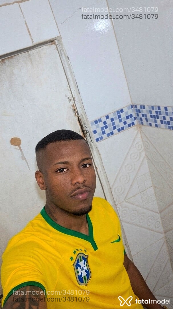 Acompanhante homem morena (o) de olhos castanhos - Caique
