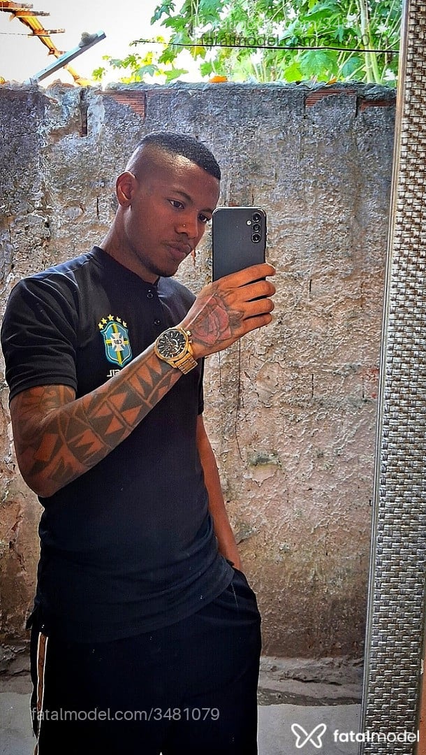 Acompanhante homem morena (o) de olhos castanhos - Caique