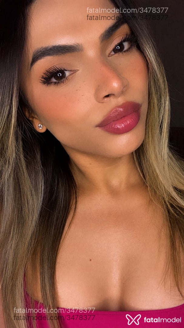 Acompanhante mulher trans loira (o) de olhos castanhos - Paula Sophia