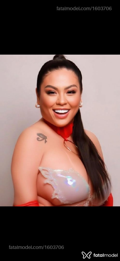 Acompanhante mulher morena (o) de olhos pretos - Yumi Nakashima