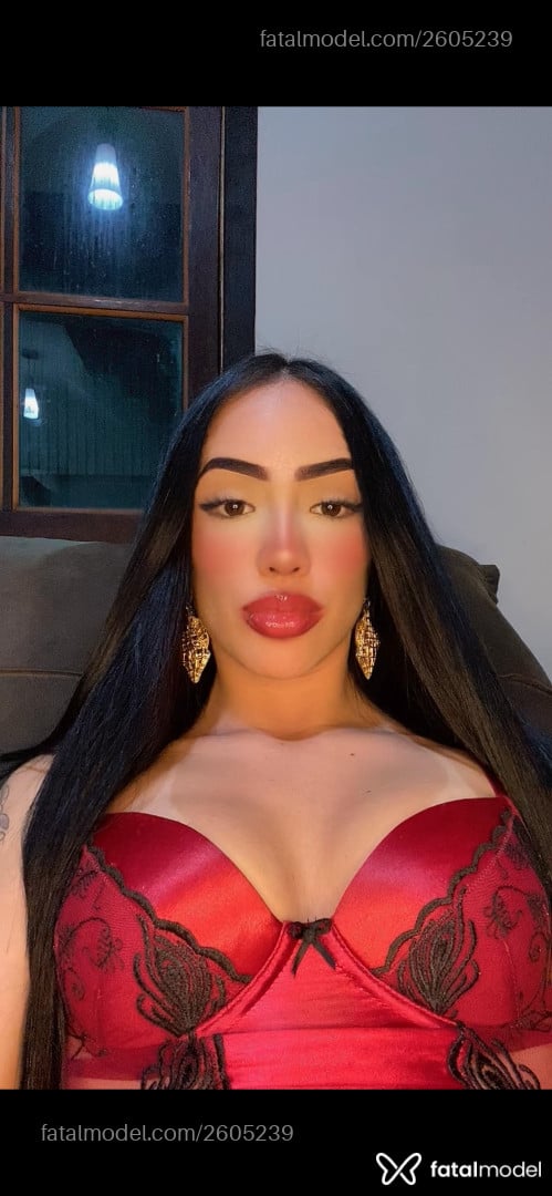 Acompanhante mulher morena (o) de olhos castanhos - Pérola