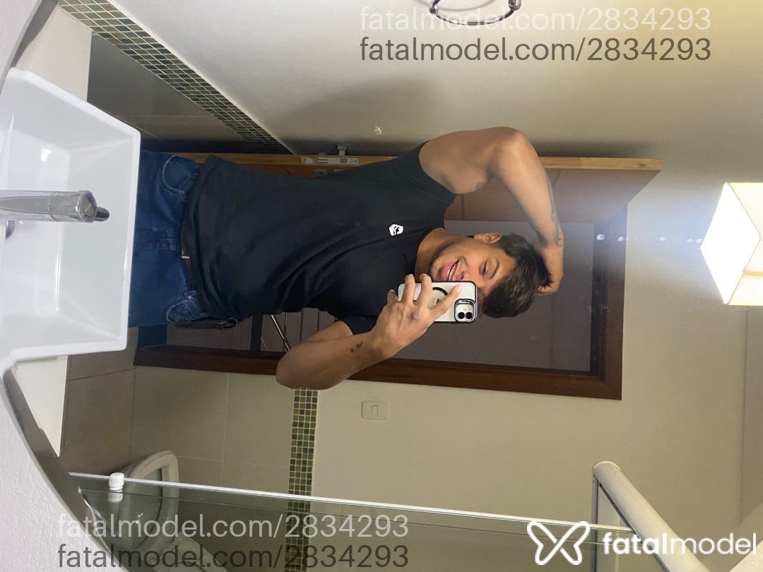 Acompanhante homem com cabelo castanho de olhos castanhos - Mike