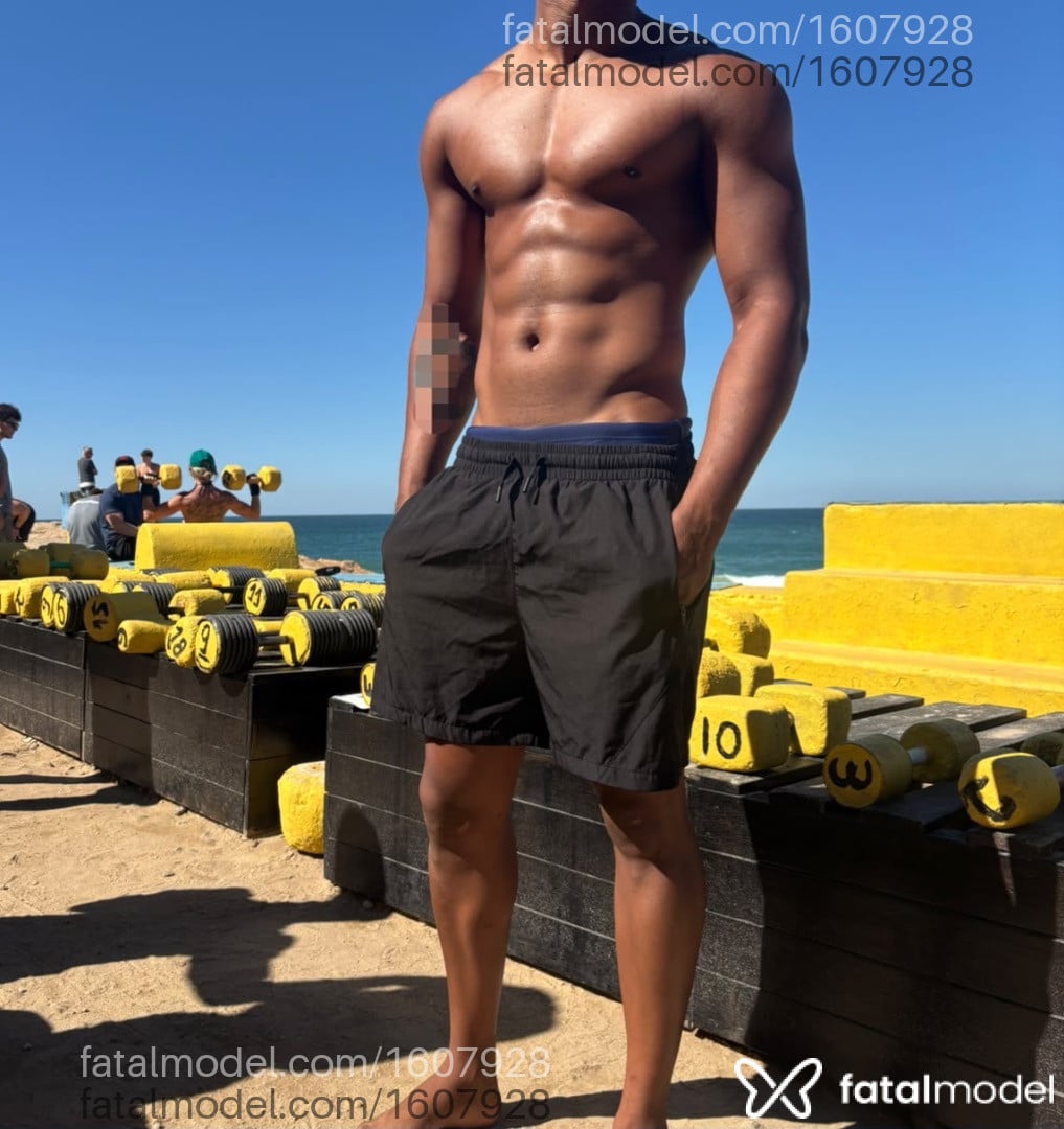 Acompanhante homem morena (o) de olhos pretos - Theo