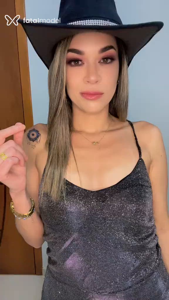 Acompanhante mulher loira (o) de olhos castanhos - Larissa Giménez