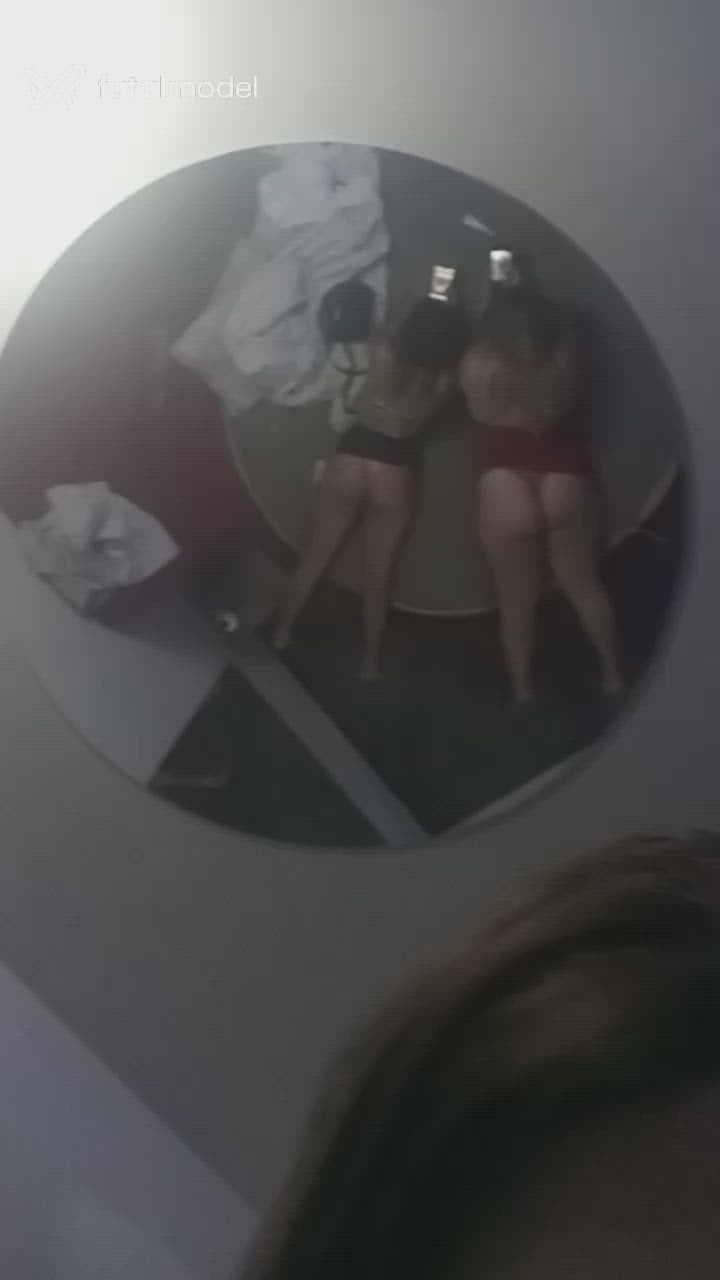 Acompanhante mulher trans morena (o) de olhos castanhos - Carol