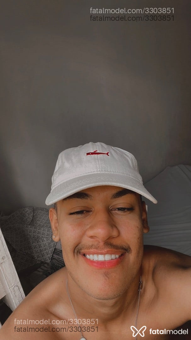 Acompanhante homem com cabelo castanho de olhos castanhos - Felipe