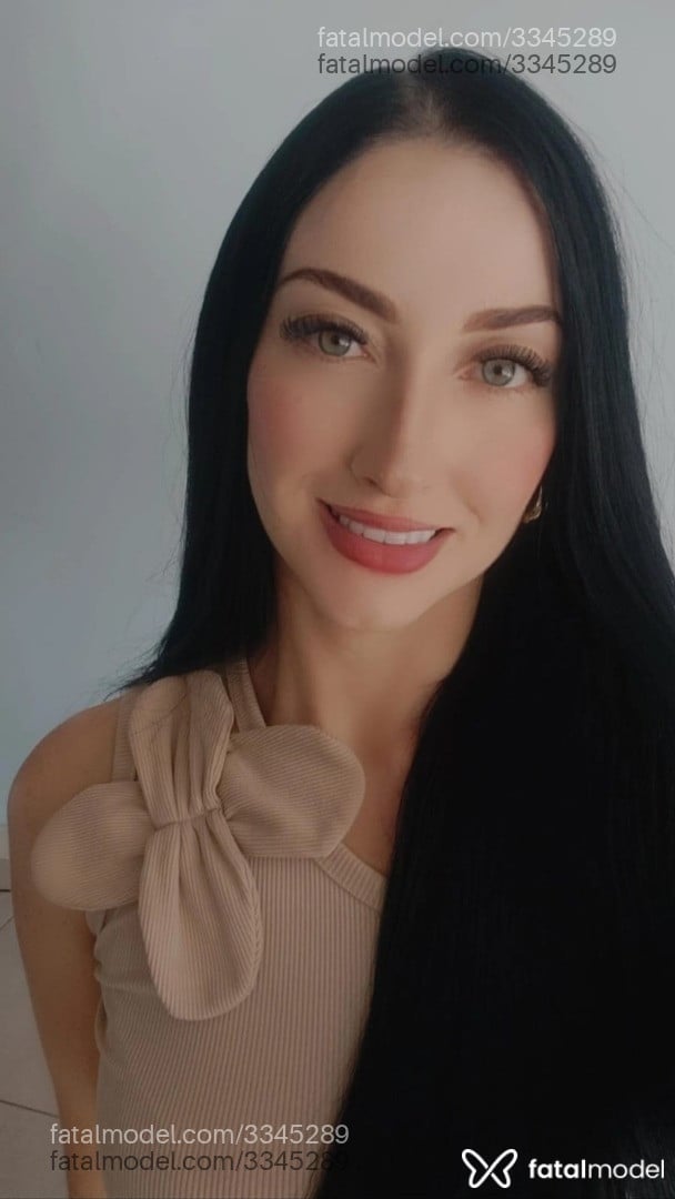 Acompanhante mulher morena (o) de olhos azuis - Paola Acompanhante mulher morena (o) de olhos azuis - Paola