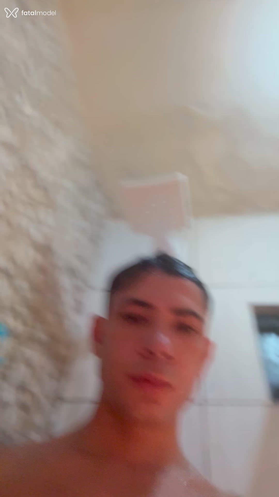 Acompanhante homem com cabelo castanho de olhos castanhos - Bllossom Acompanhante homem com cabelo castanho de olhos castanhos - Bllossom