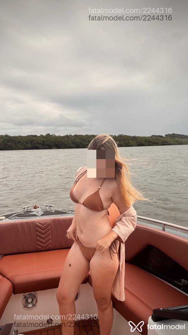 Acompanhante mulher loira (o) de olhos azuis - Victoria
