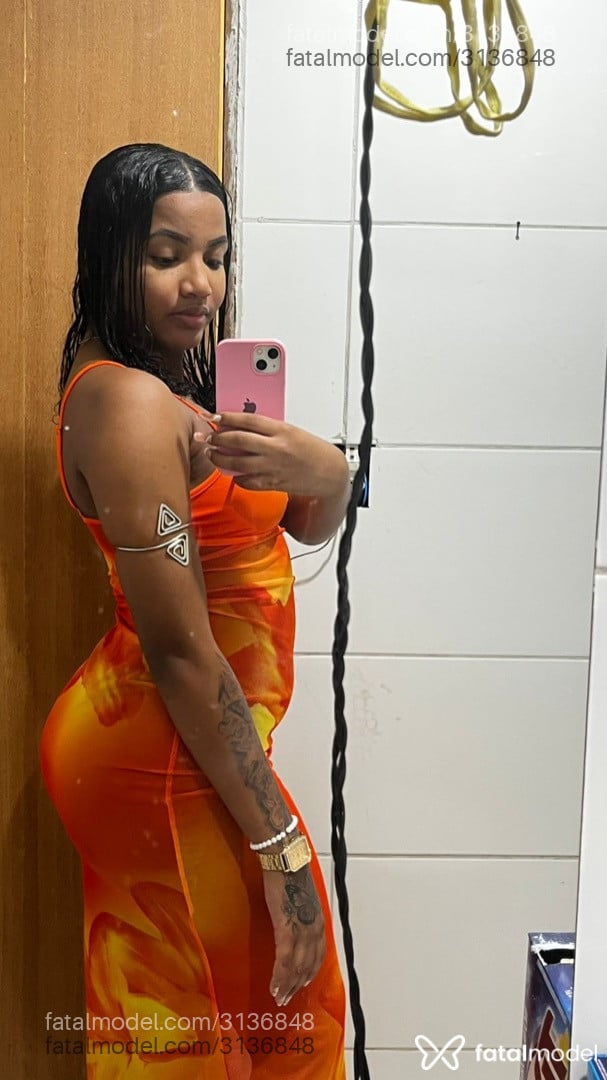 Acompanhante mulher morena (o) de olhos pretos - Stevany Victorai
