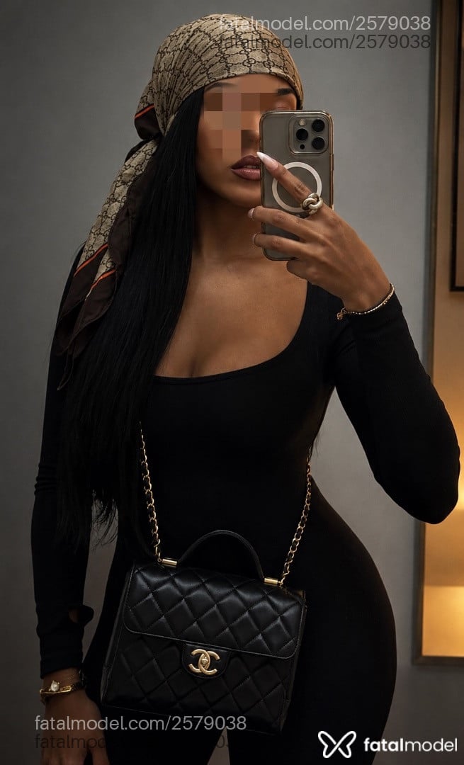 Acompanhante mulher morena (o) de olhos pretos - Loh Acompanhante mulher morena (o) de olhos pretos - Loh