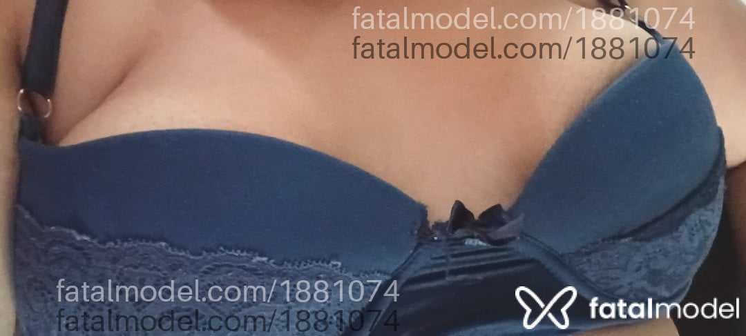 Acompanhante mulher loira (o) de olhos pretos - Lyd