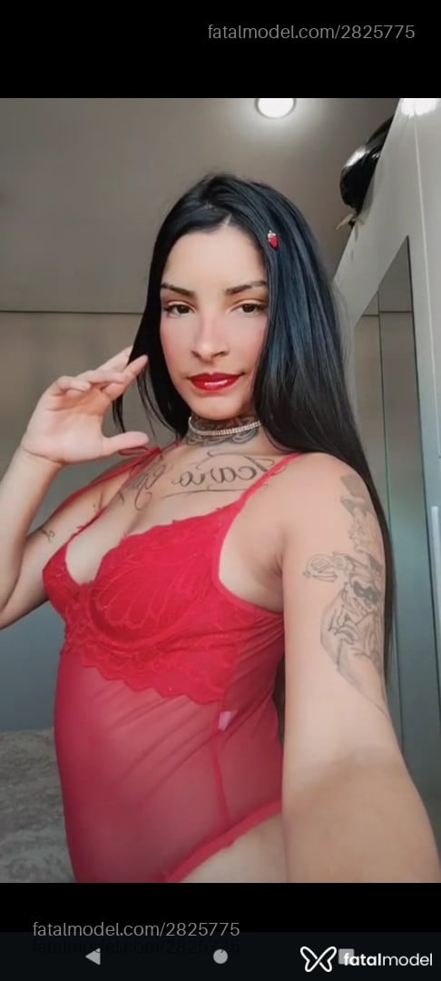 Acompanhante mulher morena (o) de olhos castanhos - Estrela