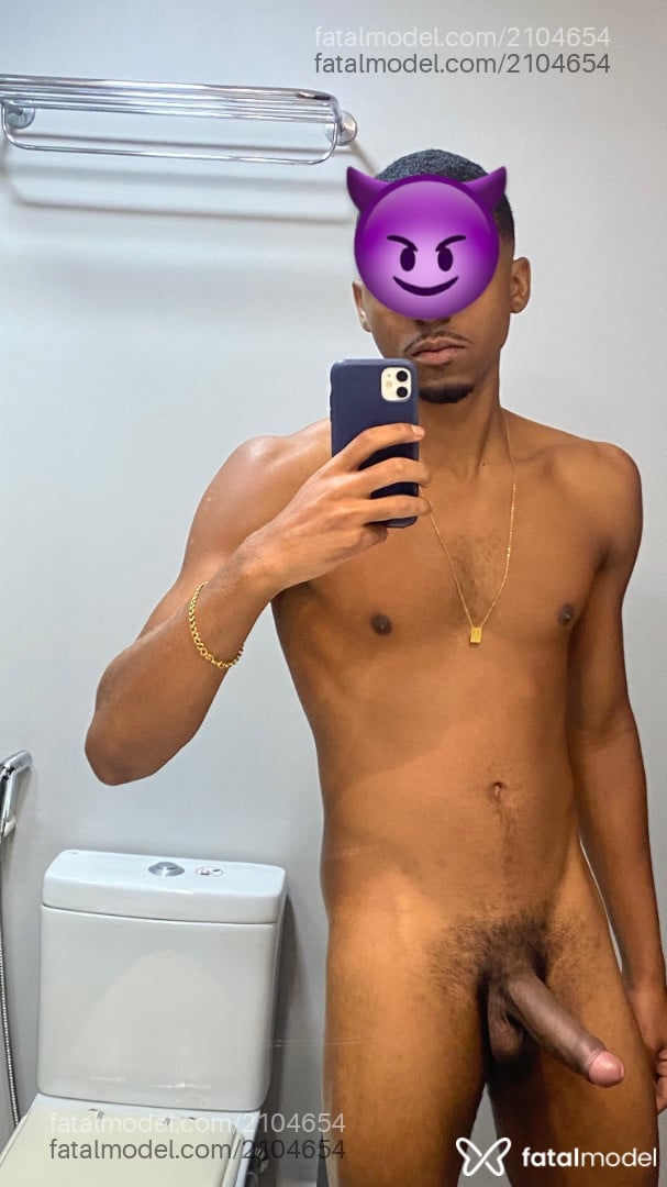 Acompanhante homem morena (o) de olhos pretos - Telles