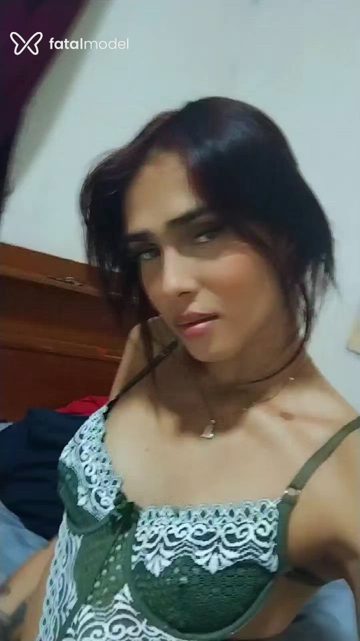 Acompanhante mulher trans com cabelo castanho de olhos mel - CAMILLE DIAS