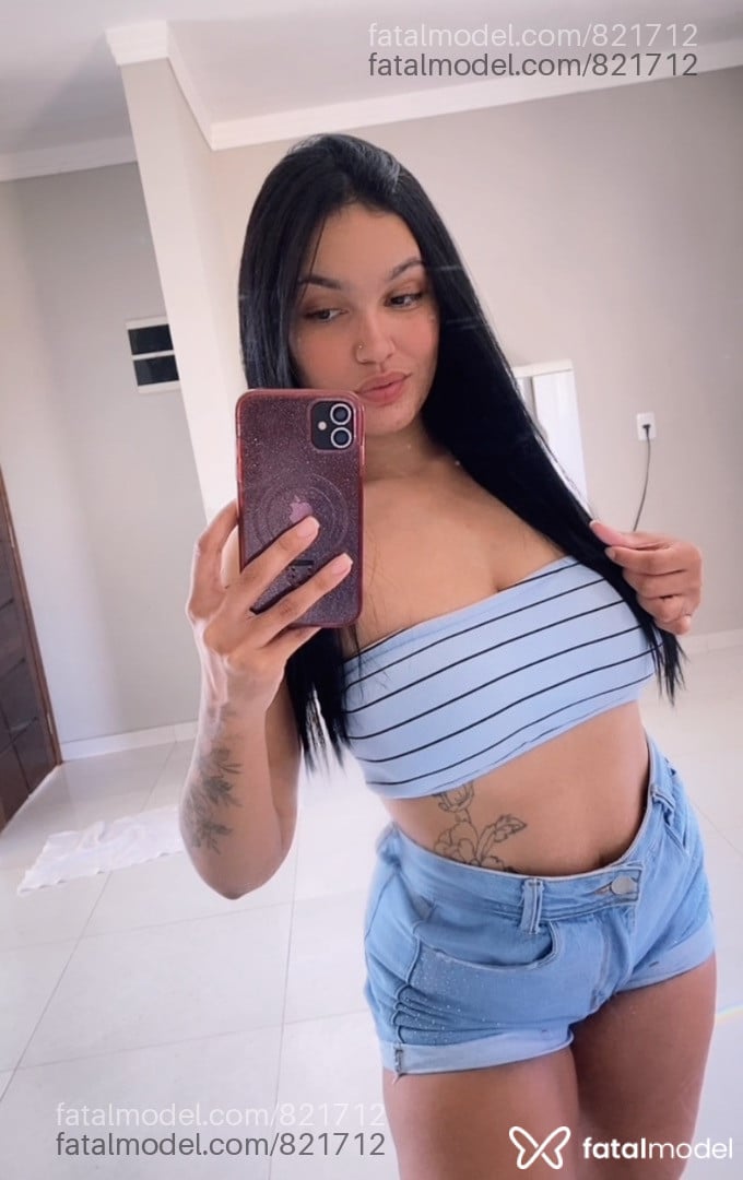 Acompanhante mulher com cabelo castanho de olhos castanhos - Carol Martins Acompanhante mulher com cabelo castanho de olhos castanhos - Carol Martins