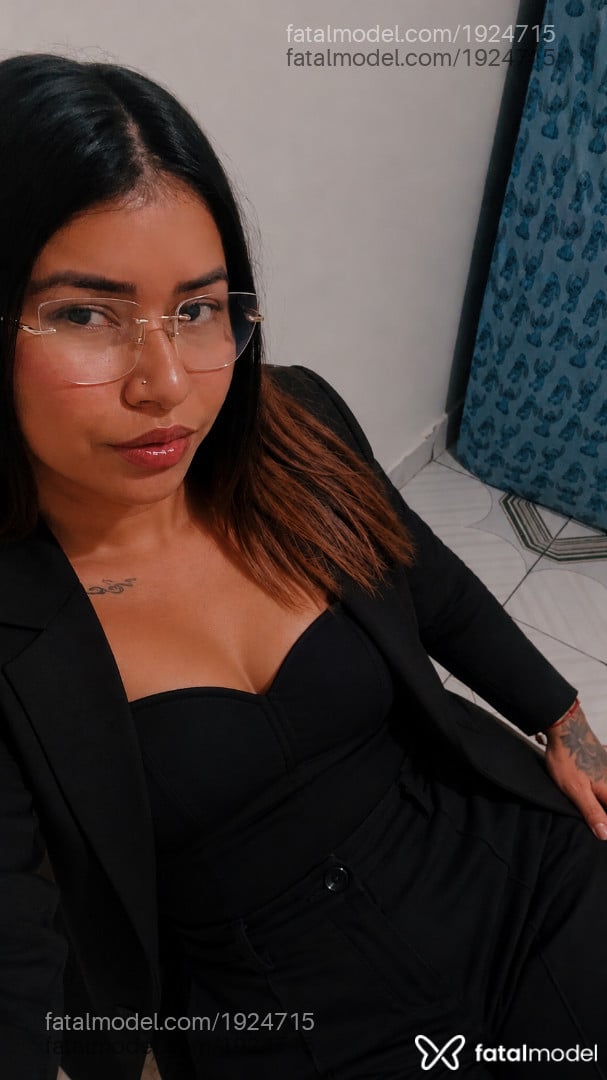 Acompanhante mulher com cabelo castanho de olhos pretos - Bianca