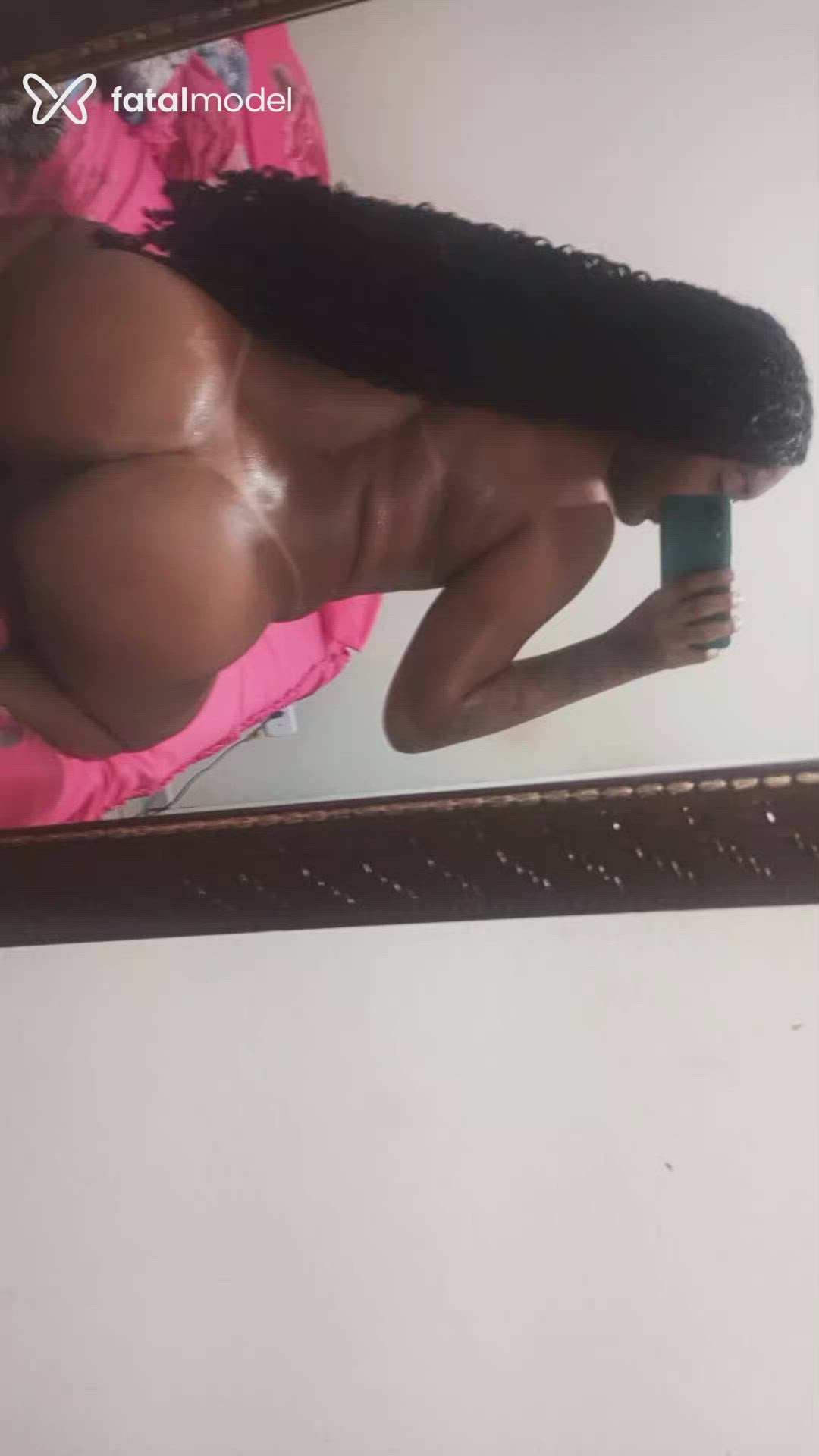 Acompanhante mulher trans morena (o) de olhos castanhos - Vick Oliveira